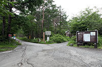 北口本宮冨士浅間神社から進むと