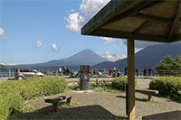 中ノ倉の休憩所と富士山